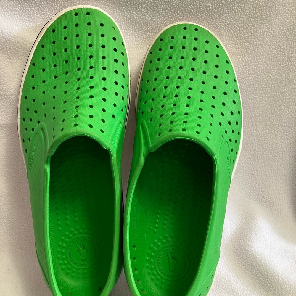 EUC Native Shoes Green Slip-On Water shoes Women’s 8 Men’s 6 - Picture 2 of 13